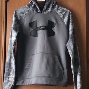 Under Armour Loose fit size youth large